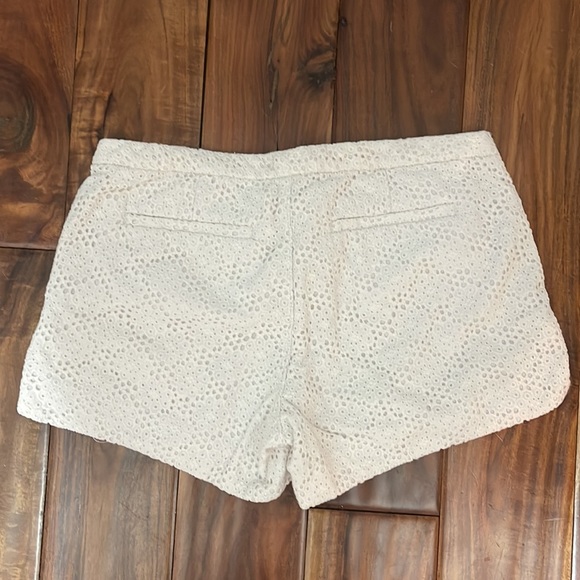 Lilly Pulitzer white eyelet shorts size 2 - Picture 2 of 3